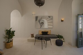 Elements Cave Suites