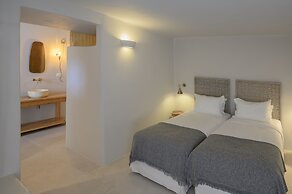 Elements Cave Suites