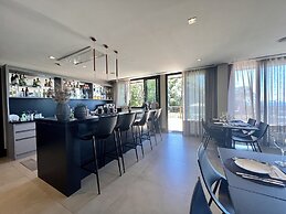 Château Laghetto Collection