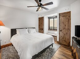 Vantage Point Condo 502