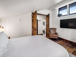 Vantage Point Condo 502