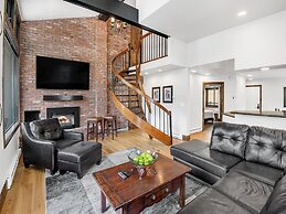 Vantage Point Condo 502