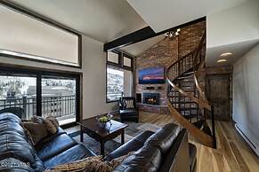 Vantage Point Condo 502