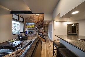 Vantage Point Condo 502