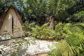 AMALIFE Beach Club & Hotel