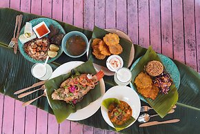 AMALIFE Beach Club & Hotel