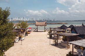 AMALIFE Beach Club & Hotel