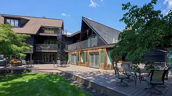 Twin Pine Manor Bed & Breakfast