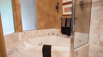 Twin Pine Manor Bed & Breakfast