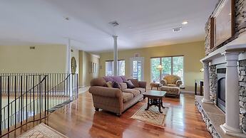 Twin Pine Manor Bed & Breakfast