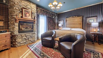 Twin Pine Manor Bed & Breakfast