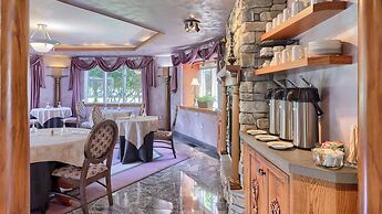 Twin Pine Manor Bed & Breakfast