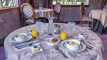 Twin Pine Manor Bed & Breakfast