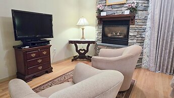 Twin Pine Manor Bed & Breakfast