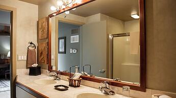 Twin Pine Manor Bed & Breakfast