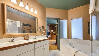 Twin Pine Manor Bed & Breakfast