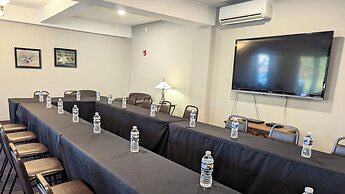 Twin Pine Manor Bed & Breakfast