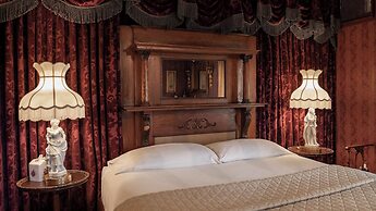 Twin Pine Manor Bed & Breakfast