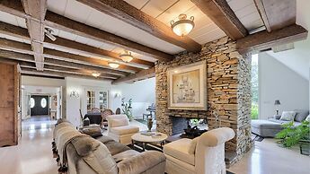 Twin Pine Manor Bed & Breakfast