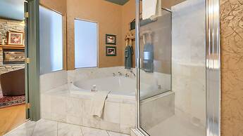 Twin Pine Manor Bed & Breakfast