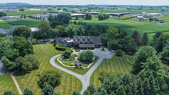 Twin Pine Manor Bed & Breakfast