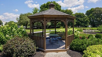 Twin Pine Manor Bed & Breakfast