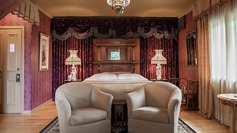 Twin Pine Manor Bed & Breakfast