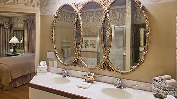 Twin Pine Manor Bed & Breakfast