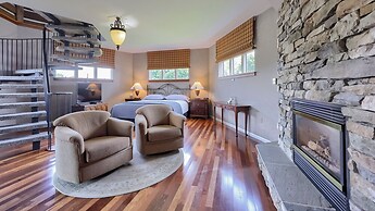 Twin Pine Manor Bed & Breakfast