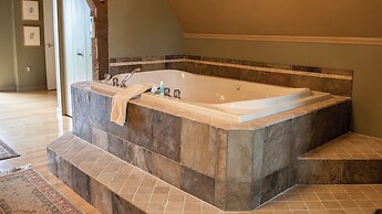 Twin Pine Manor Bed & Breakfast