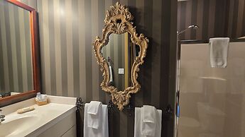 Twin Pine Manor Bed & Breakfast