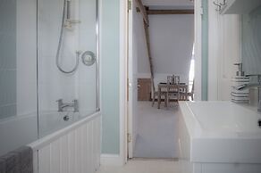 The Nest - 1 Bedroom Apartment - Tenby