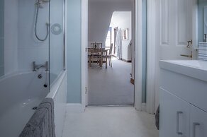 The Nest - 1 Bedroom Apartment - Tenby