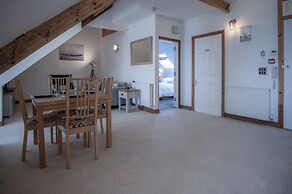 The Nest - 1 Bedroom Apartment - Tenby