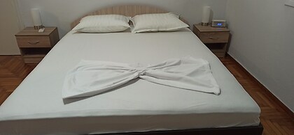 Chris's Athens Home in the Center of Everything