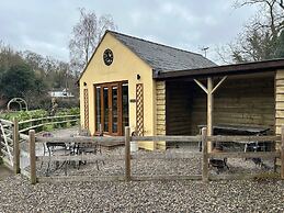 1 Bedroomed Detached Holiday Retreat Pant