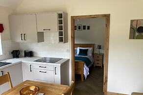 1 Bedroomed Detached Holiday Retreat Pant