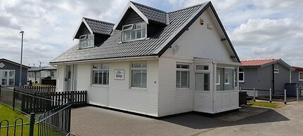 Stunning two Storey Spacious Chalet