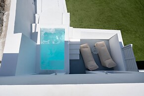 Cycladic Suites & Spa