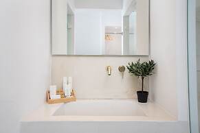 Cycladic Suites & Spa