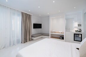 Cycladic Suites & Spa