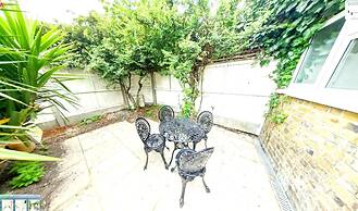 Charming 2-bed House in London