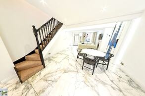 Charming 2-bed House in London