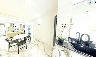 Charming 2-bed House in London