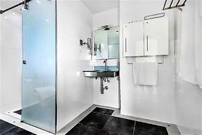 20th Floor 2-bed Condo With Stunning Views