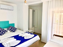 Lacivert Otel Akyaka
