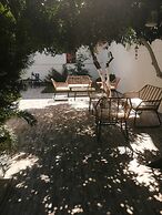 Lacivert Otel Akyaka