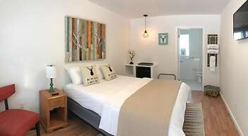 Dame Fortune's Cottage Court