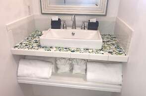 Dame Fortune's Cottage Court