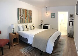 Dame Fortune's Cottage Court